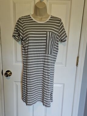 NEW GOLDIE luxe t-shirt dress in white Grey Stripef